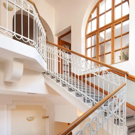 Hotel Concertino Zlata Husa 4*