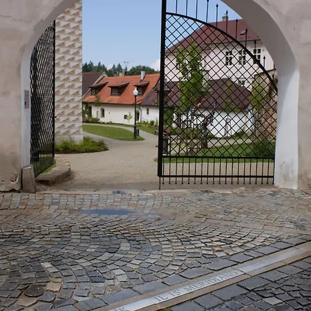 Hotel Concertino Zlatá Husa 4*